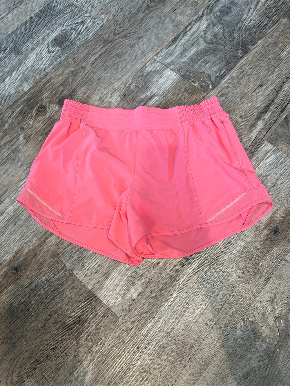 Like new! Lululemon Hotty Hot High-Rise Lined Short 4" Raspberry Cream